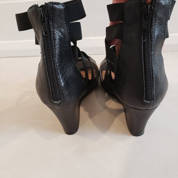 Bertie Women's Size 39 Black Strappy Wedged Sandal - Picture 6 of 10